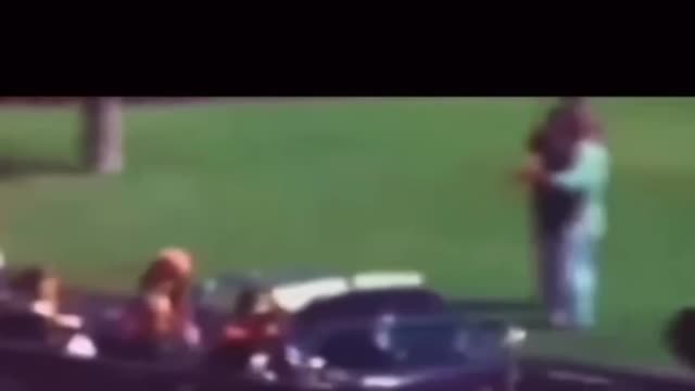 Explanation of JFK's drivers gunshot. See description link for a clearer veiw of the drivers gun.