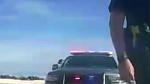 How police interaction is supposed to go 👍