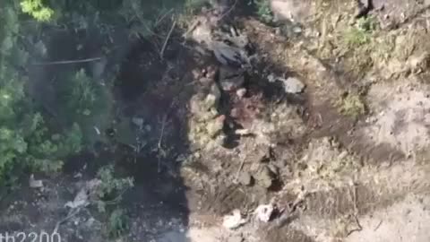 ‼️ Russian armor is trampling over its own attack aircraft under Ukrainian fire