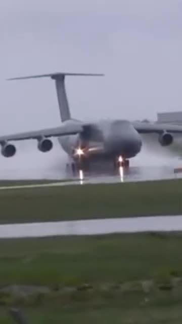 Amazing C-5 Galaxy Take Off