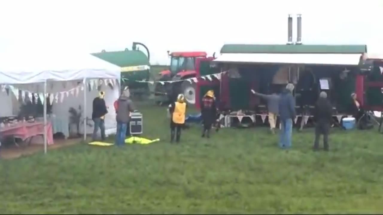 Farmer sprays 💩 at protestors trespassing on his land