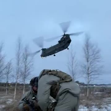 Ukrainians Training on Chinook Assaults