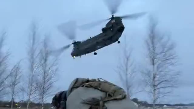 Ukrainians Training on Chinook Assaults