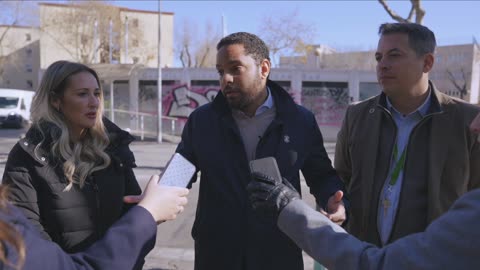 VOX critica las políticas multiculturales de la izquierda y separatismo en Badalona (Barcelona) (2)