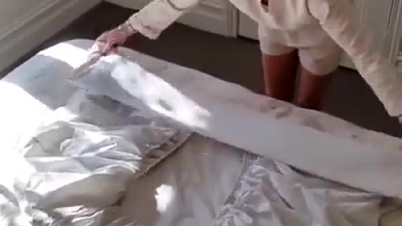 How to fold a fitted sheet.