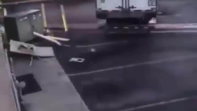 Funny people, crazy trucker damages his truck and everything else