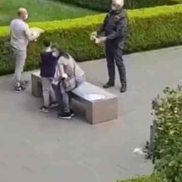 (𝘴𝘣𝘭𝘰𝘤𝘤𝘰 𝘶𝘯 𝘳𝘪𝘤𝘰𝘳𝘥𝘰 “𝘪𝘰 𝘯𝘰𝘯 𝘥𝘪𝘮𝘦𝘯𝘵𝘪𝘤𝘰 ”)