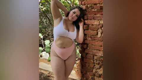 Curvy and plus size queen Mirella Gonzalez Biography - glamorous fashion model facts