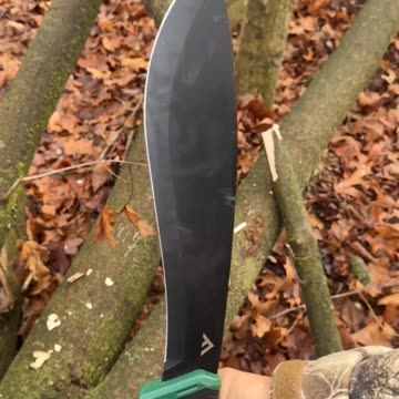 Flissa Compared to the Cold Steel Kukri