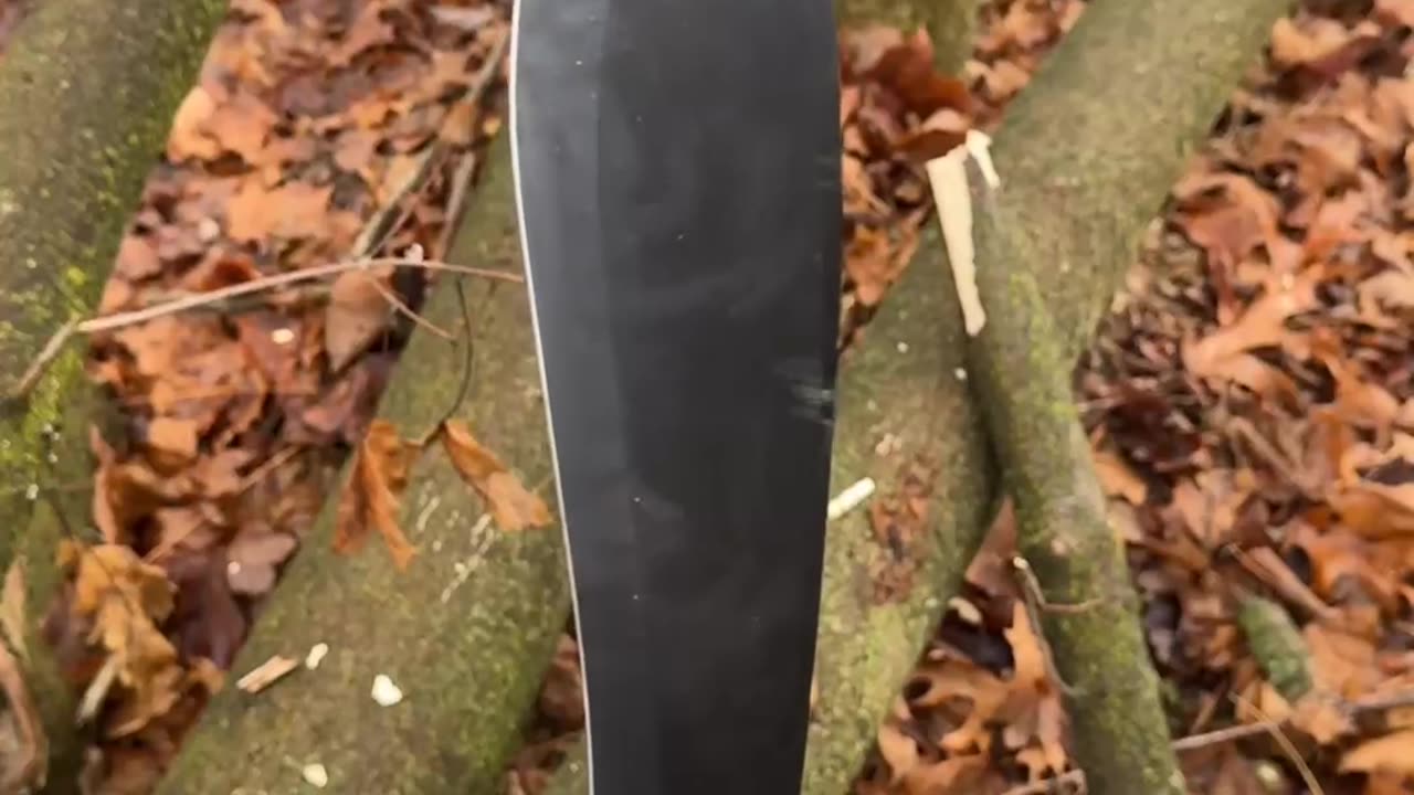 Flissa Compared to the Cold Steel Kukri