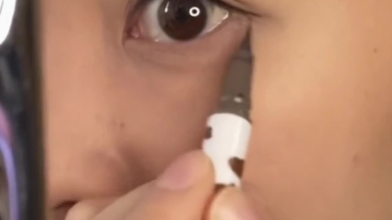 Simplest Eyeliner Tutorial For Beginner