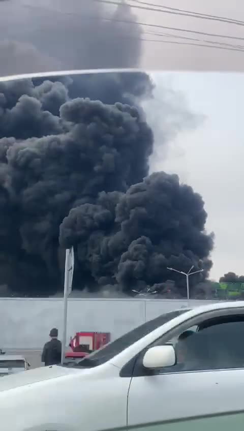 🔥😮 A shopping center is on fire in Khabarovsk,Russia. Previously, the area of