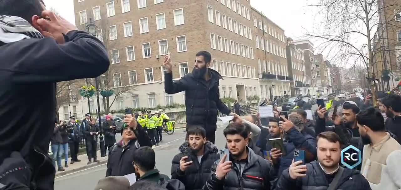 UK: Sweden's London Embassy Muslims Protest Quran Burning in Sweden and Denmark