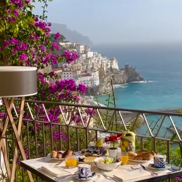 Breakfast in Amalfi: A Sun-Kissed Delight ☀️🌊✨
