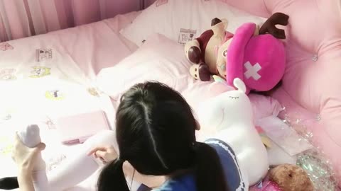 Little girl: 13 year old cute smelly feet can be used to make phone calls