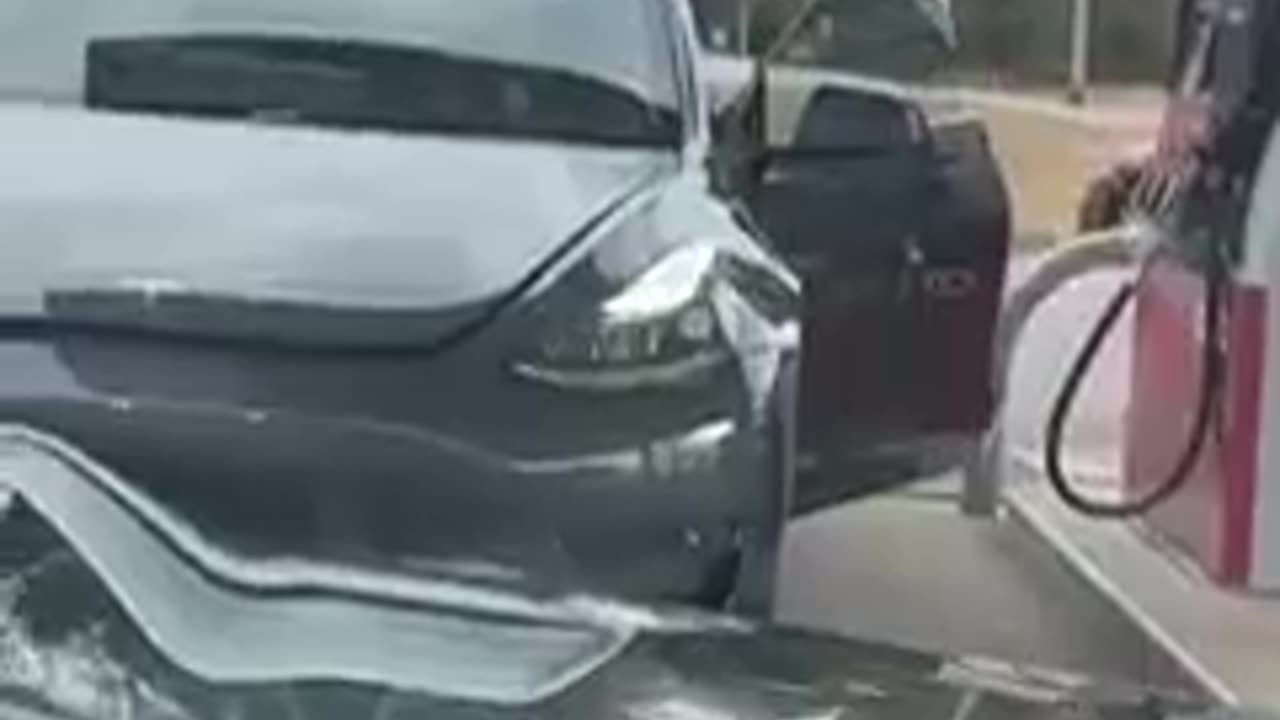 Tesla owners try to fill up at the gas station (3 minutes)