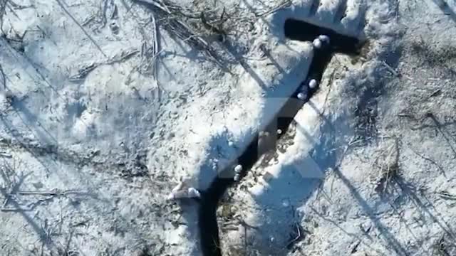 🇷🇺🇺🇦 Russian Quadcopter drop VOG on the heads of the Ukrainians
