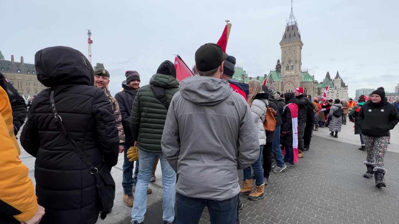 Public Thanks the Veterans (trucker protest, Ottawa)