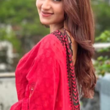 শাড়ীতে, Tasnia Farin looking just Wow…