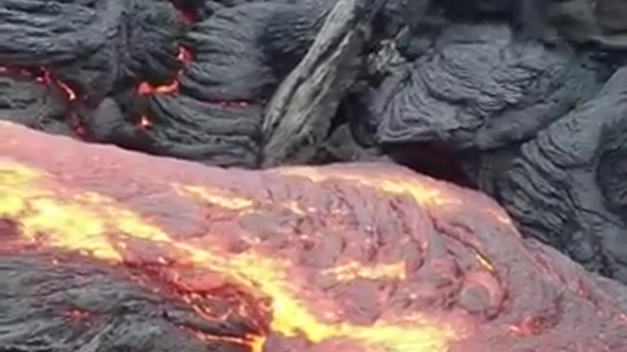 Banana thrown into Icelandic volcano lava. WILL IT SURVIVE?