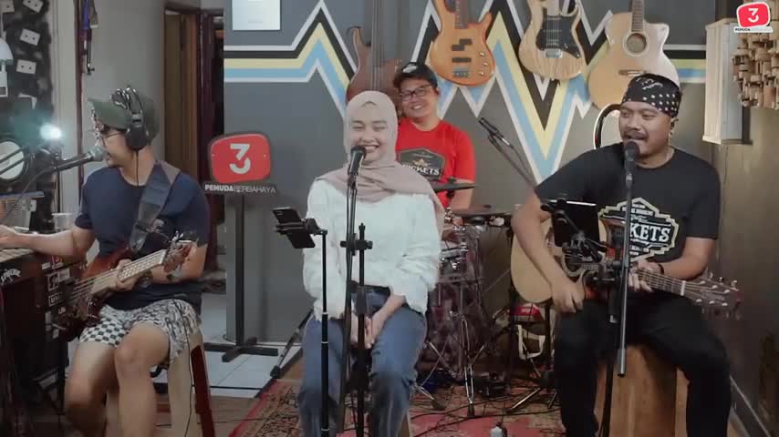 MUNGKIN - MELLY GOESLOW - 3PEMUDA BERBAHAYA FEAT YUSI RINDIAWATI COVER