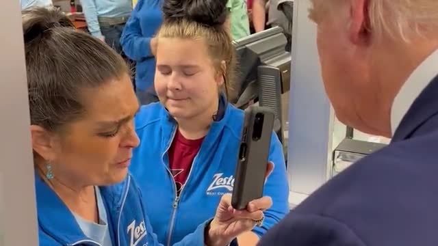 Lady employee of SC Zesto’s Resteraunt prays for President Donald Trump!!!