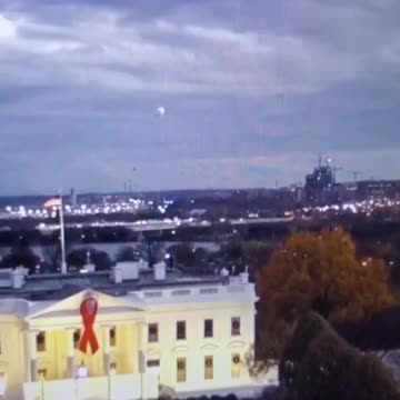 Orbs in the sky by White House : 2022 december aprx