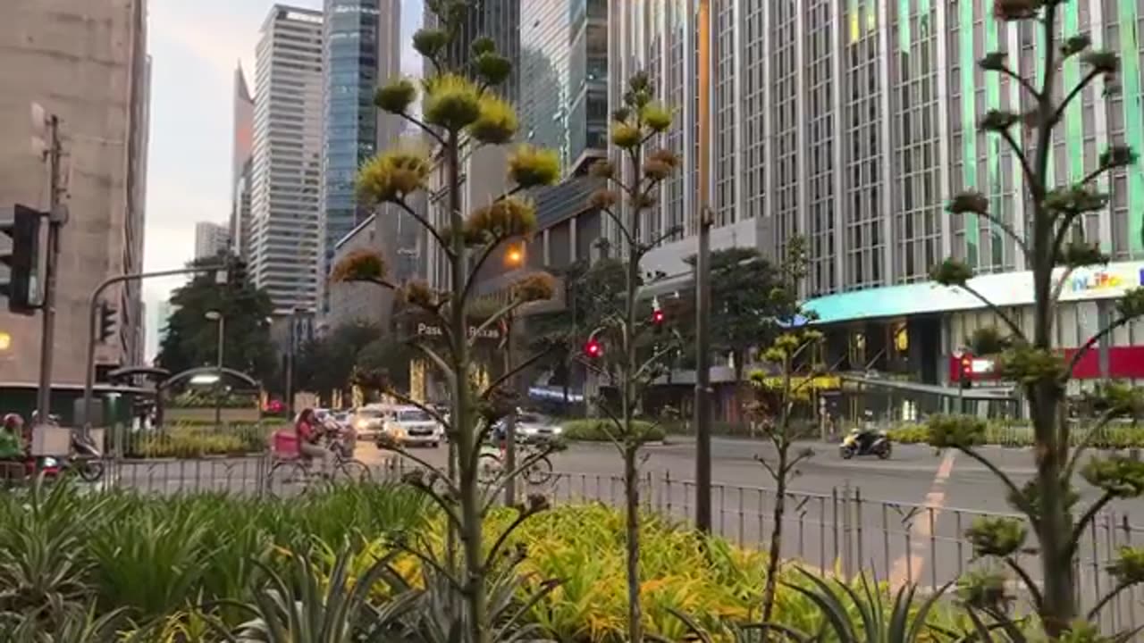 Makati City Walking Tour 2023 | Exploring Streets & Shopping Malls of Ayala Makati