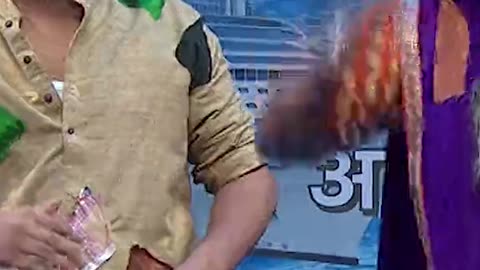 Pagal ladki hato samne se 😂😂