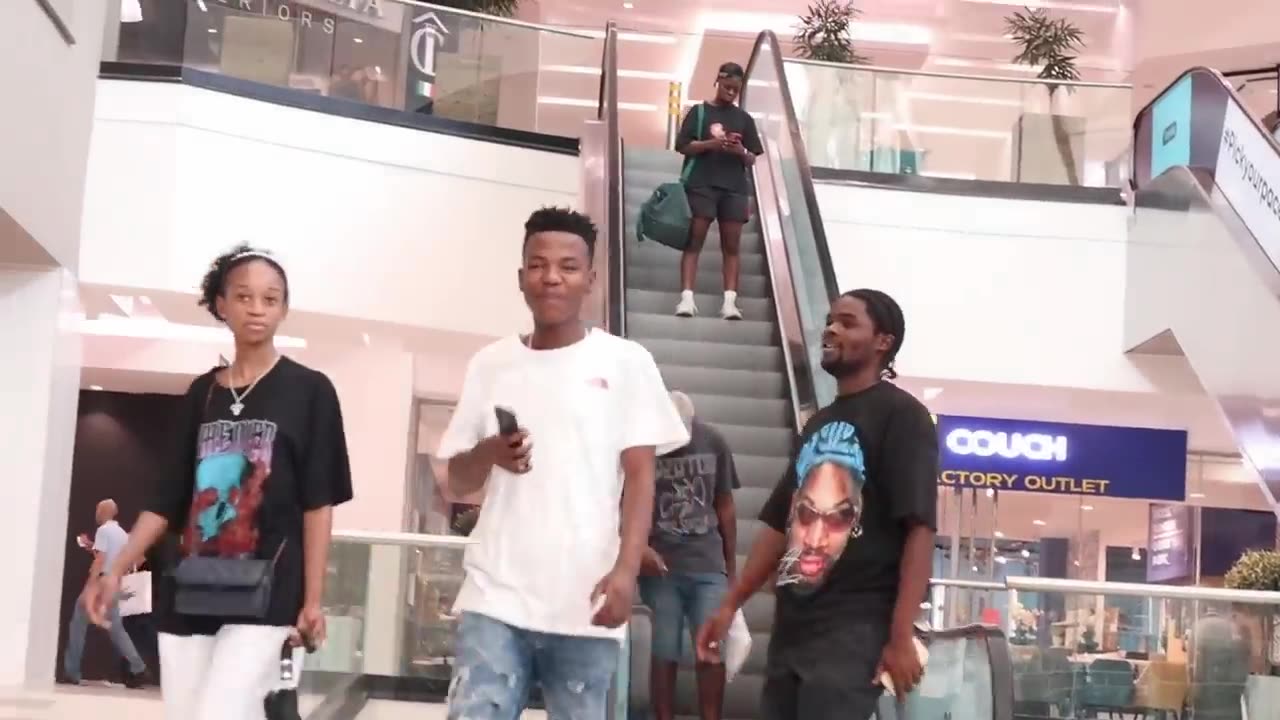 MANTHONG ON THE ESCALATOR PRANK | StingyBoyzRSA