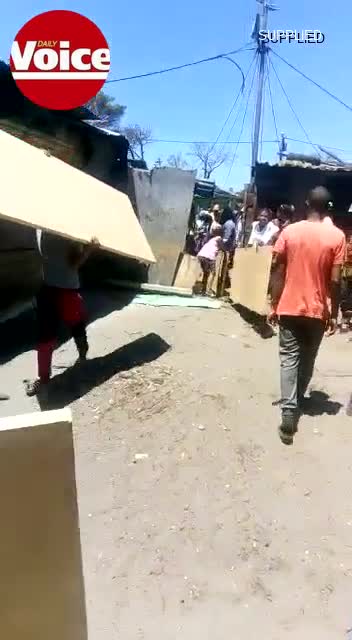 Bang skollies call the cops: Pooke se Bos mense destroy pella posse