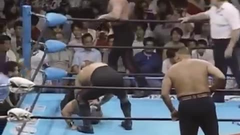 (1986.06.05) Road Warriors vs Killer Khan & Strong Machine - AJPW