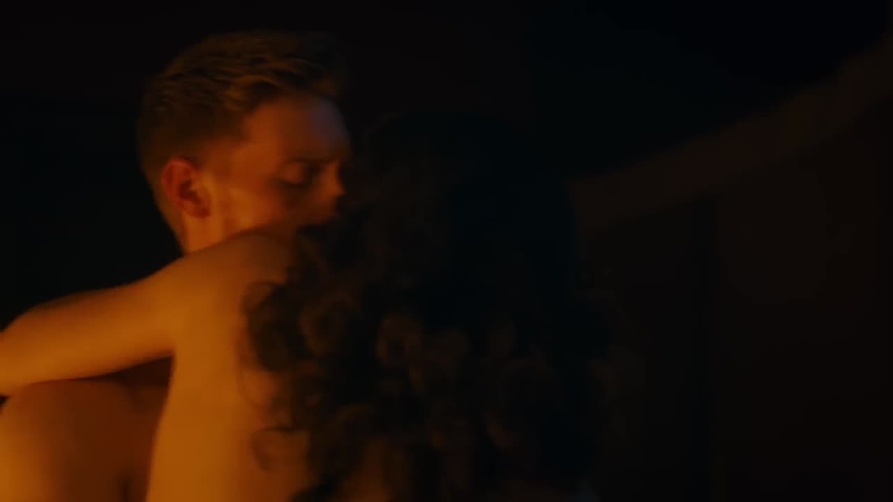 Blood, Sex and Royalty / Kissing Scene — Anne and Henry (Amy James-Kelly and Max Parker) | 1x02