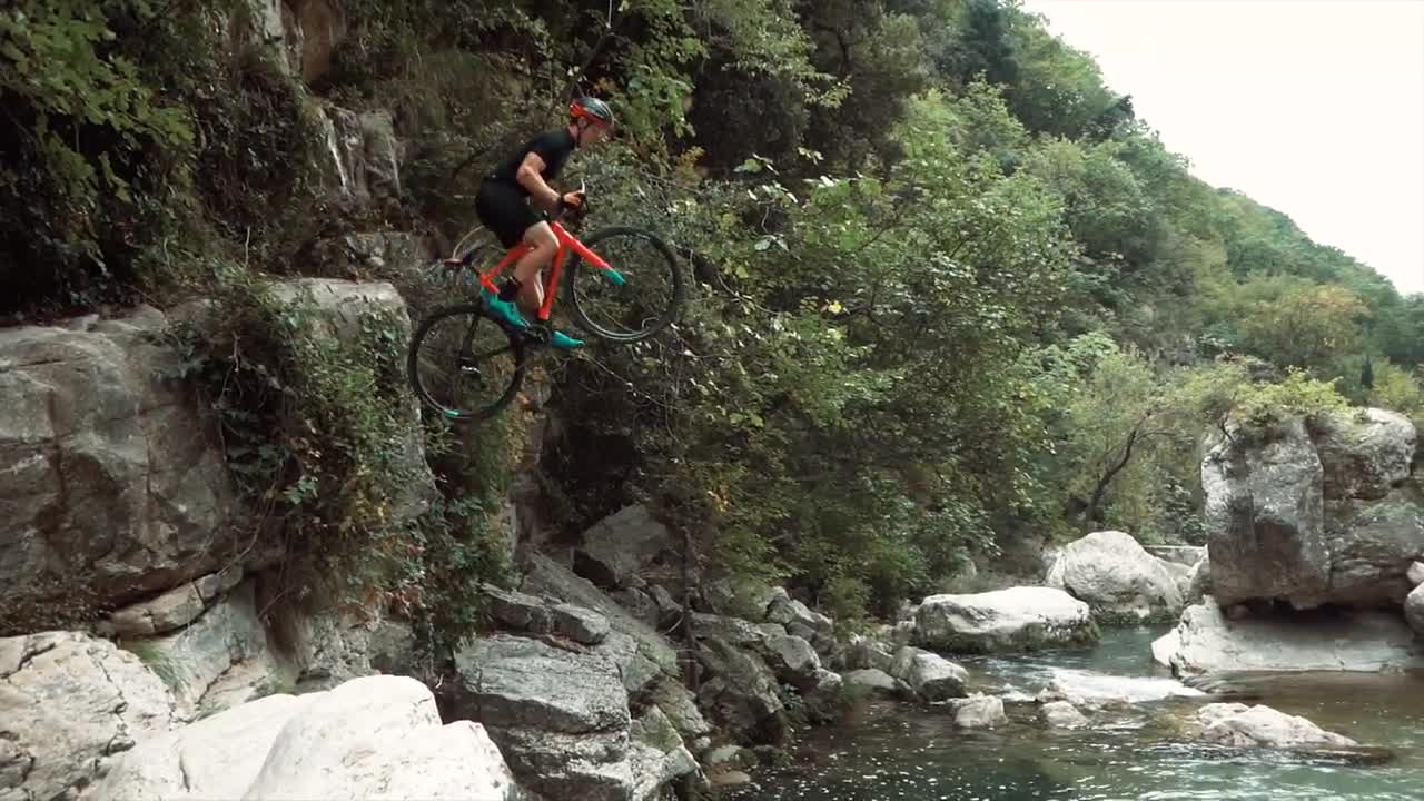 GRAVEL ROAD BIKE AMAZING FREESTYLE STUNTS - LAPIERRE X ROGIER SIMON