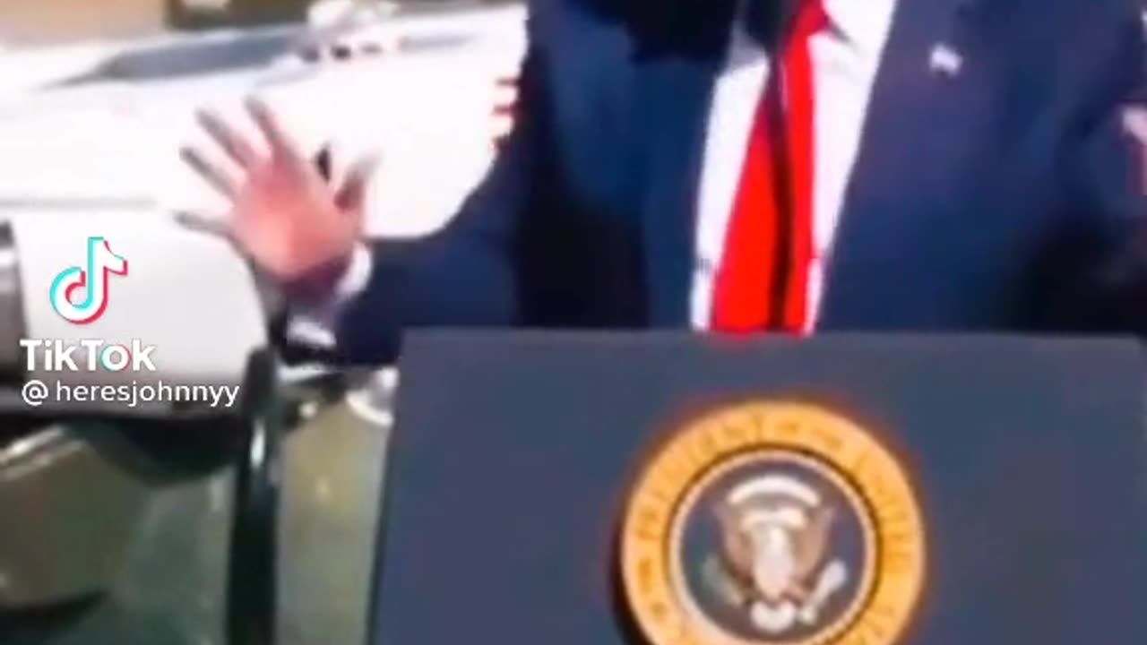 'CNN, you dumb b*stards'