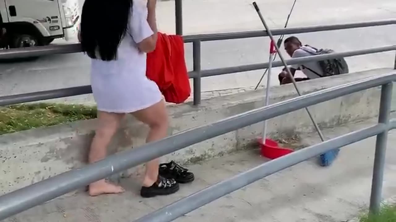 He got hot with sexxy girl 😱👇