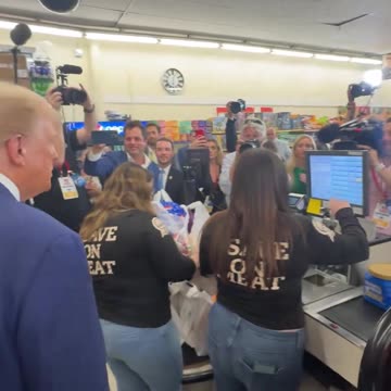 President Trump helps a mom of 3 pay for her groceries ❤️🇺🇸