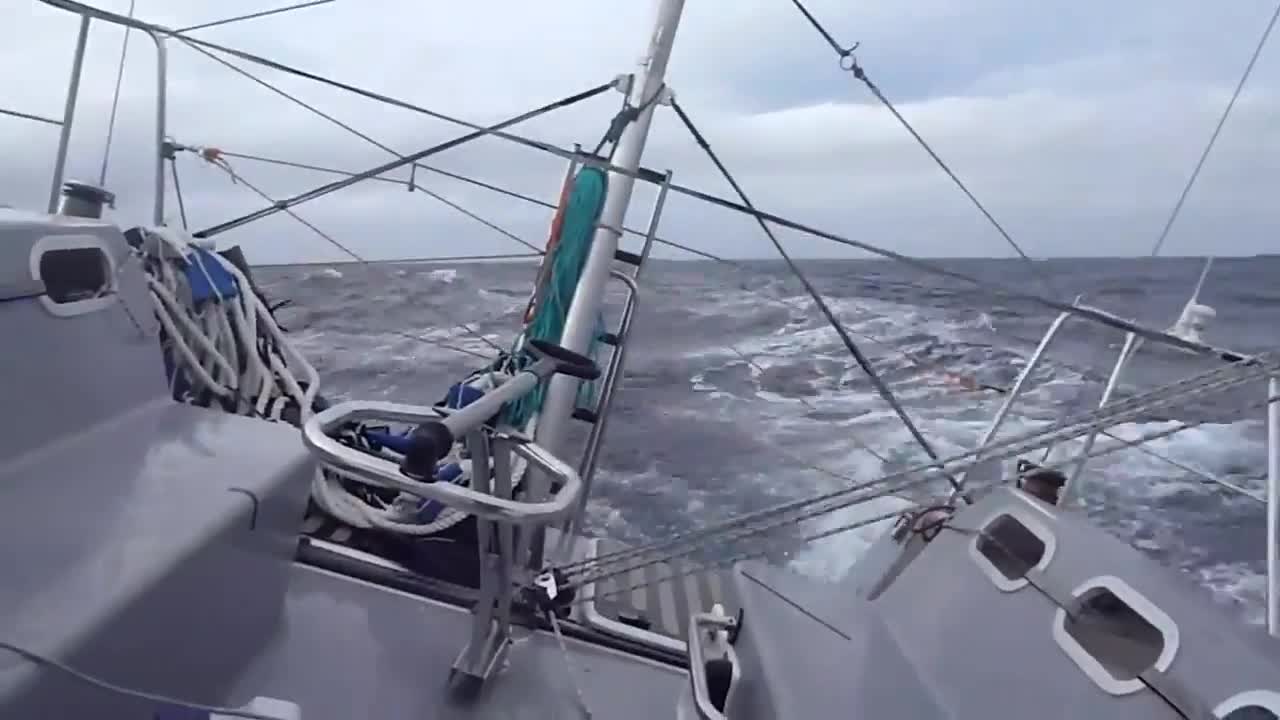 Single-handed sailing to Antarctica