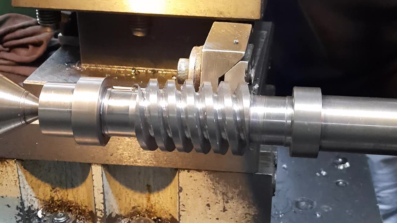 Thread Cutting on Worm Shaft | Lathe Machine Oparetor | Mechinical Engineers