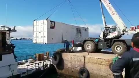 Funny people, OMG loading the boat goes horribly wrong