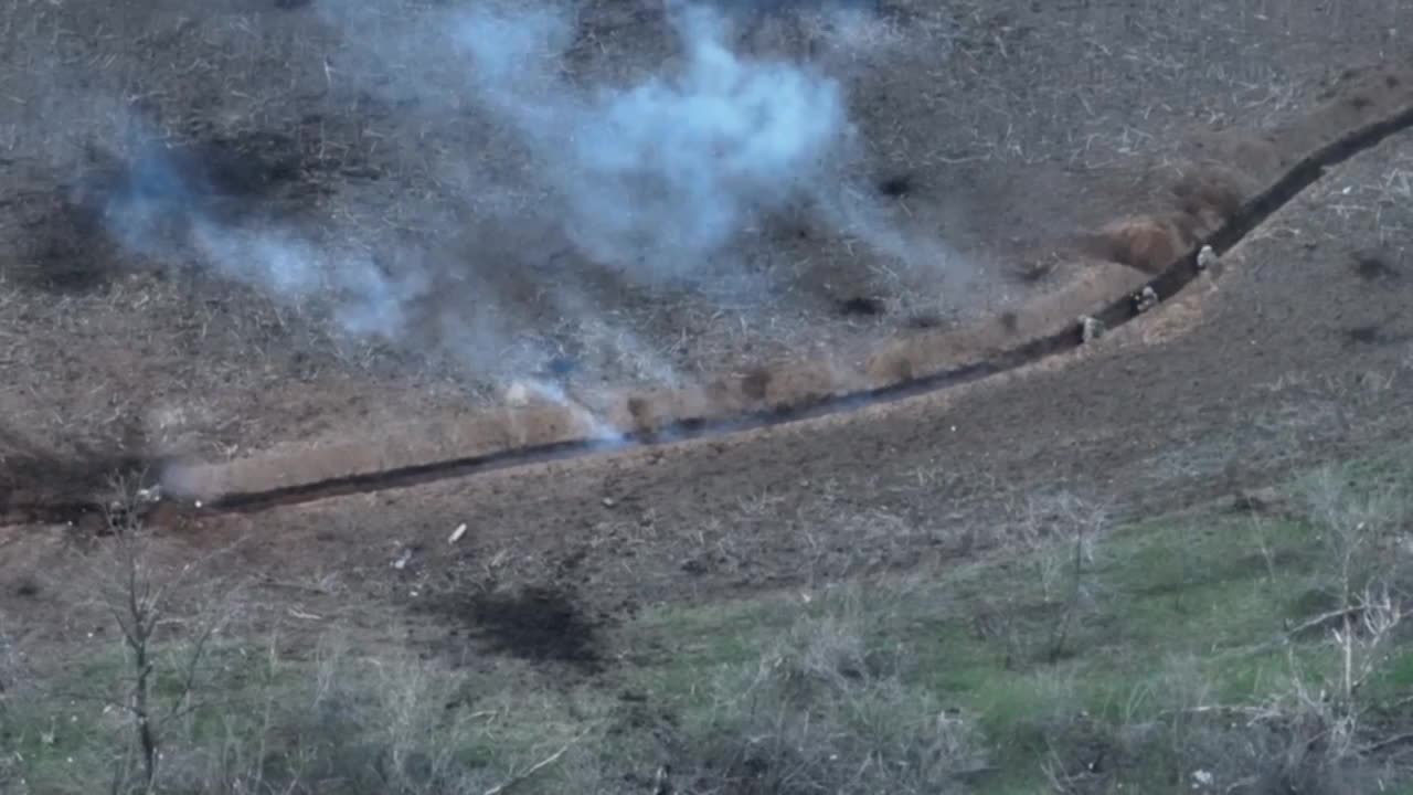 Ukrainian soldier (left) throws accurate grenade and headshots Russian soldier (right)