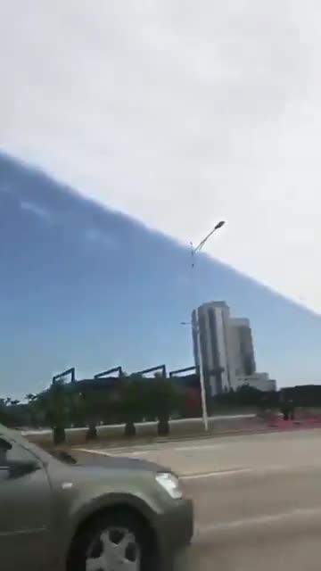 Perfectly square clouds filmed in Arizona