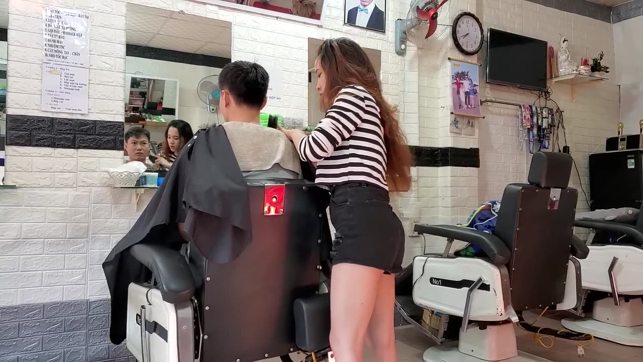 1 hour of relaxation from head to toe with 4 beautiful girls at a Vietnamese barber shop