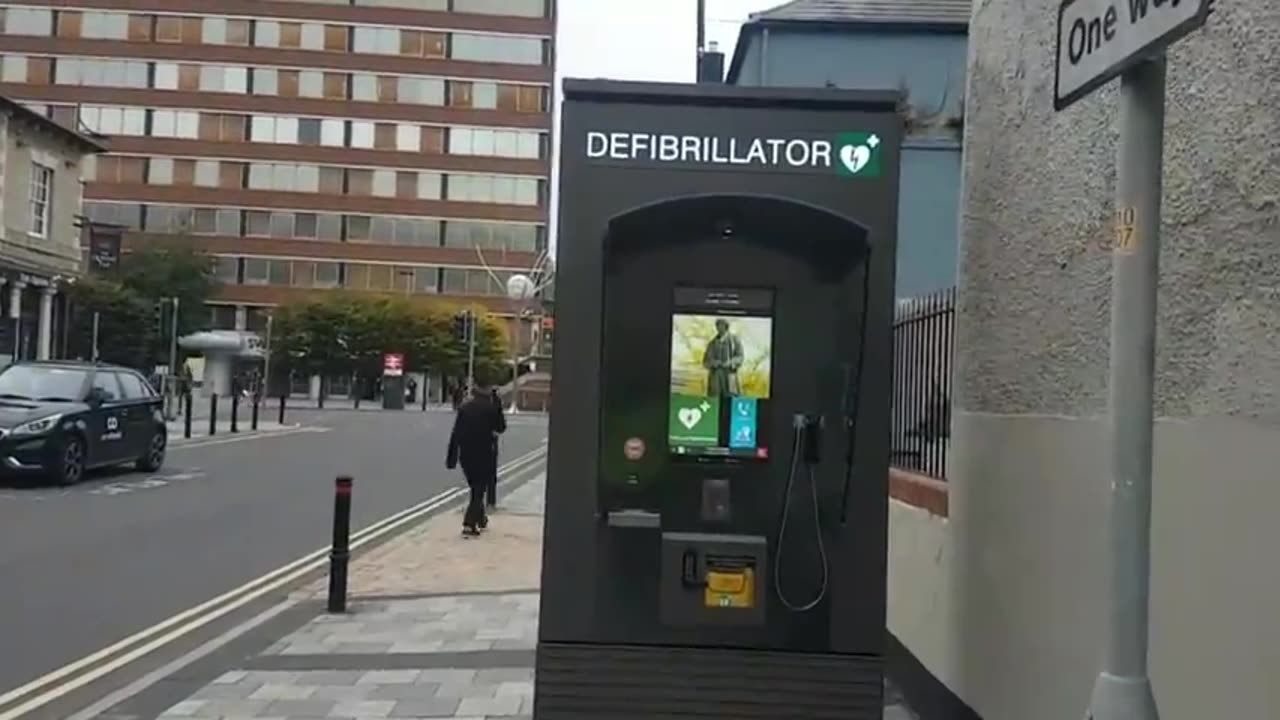 DEFIBRILLATOR STATIONS BEING INSTALLED IN SWINDON TOWN CENTRE