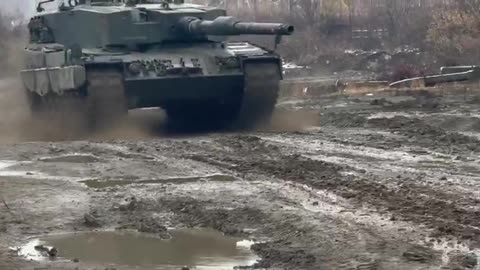 Russian tankers testing the Leopard 2A4.