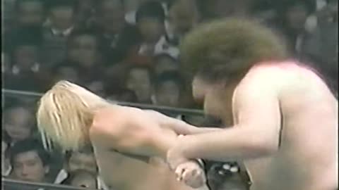 Hulk Hogan vs Andre the Giant - Dec 24 1982