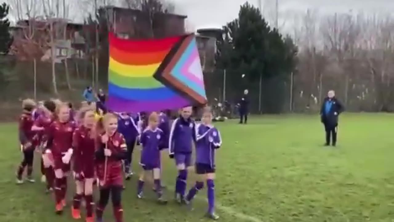Siri, show me an example of LGBT indoctrination in Western schools 🏳️‍🌈