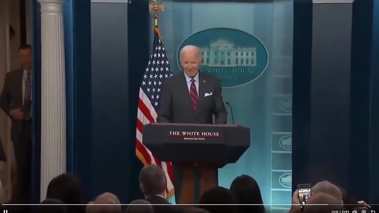 🚨 Biden lần đầu tiên đến thăm phòng họp báo trong nhiệm kỳ tổng thống của mình.