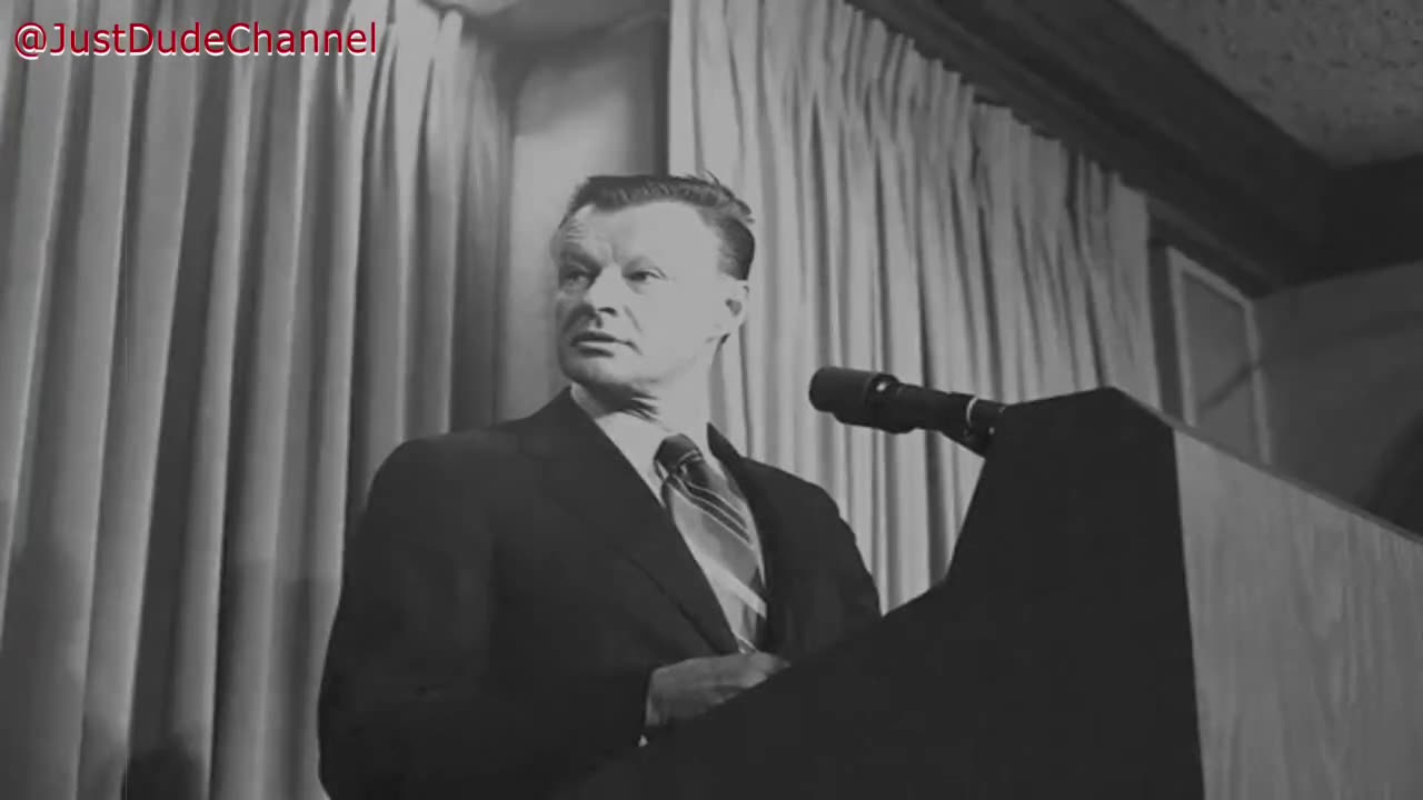Brzezinski, one of the early architects of globalism and a complete creep. Forerunner of WEF evil.