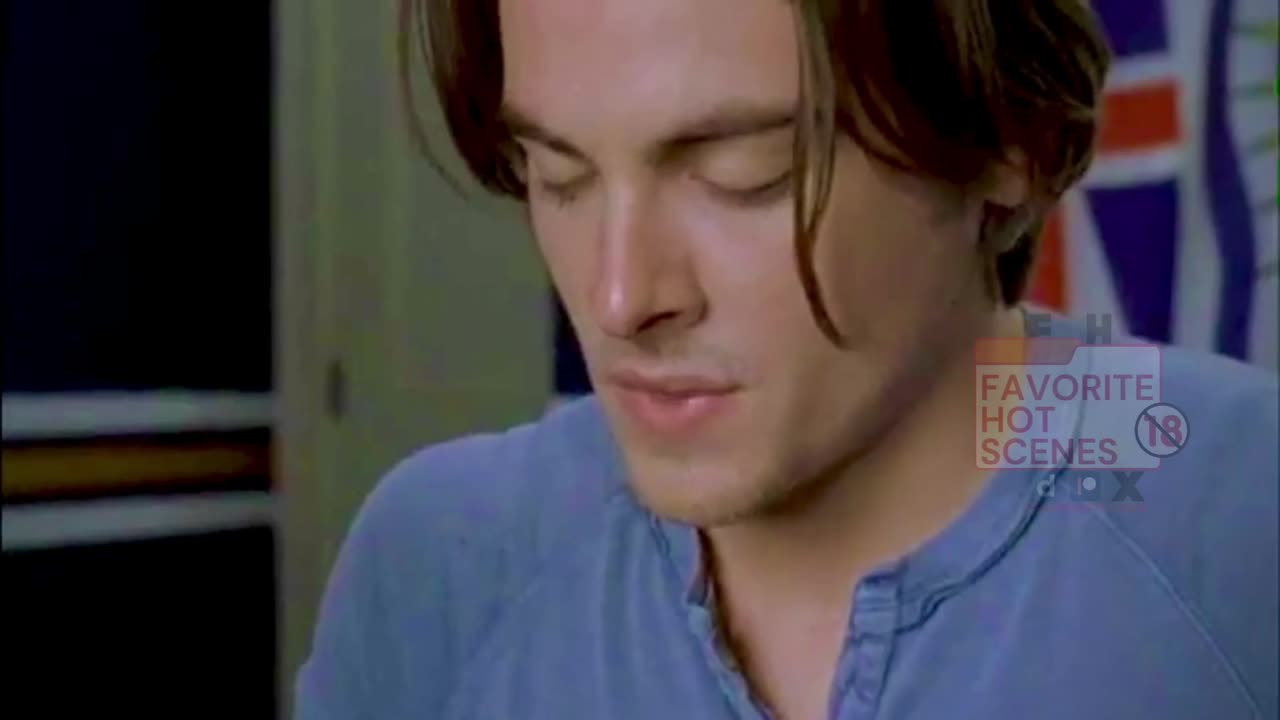 Kevin Zegers and his hand | Favorite Hot Scenes